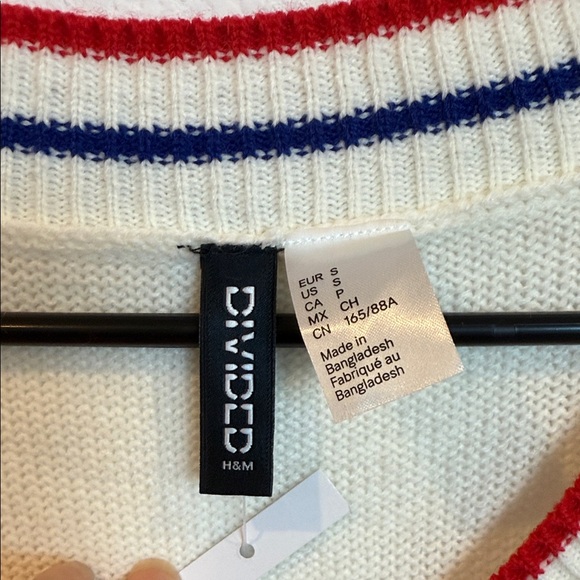 H&M Cream V-Neck Sweater with Red and Blue Trim - Picture 2 of 12